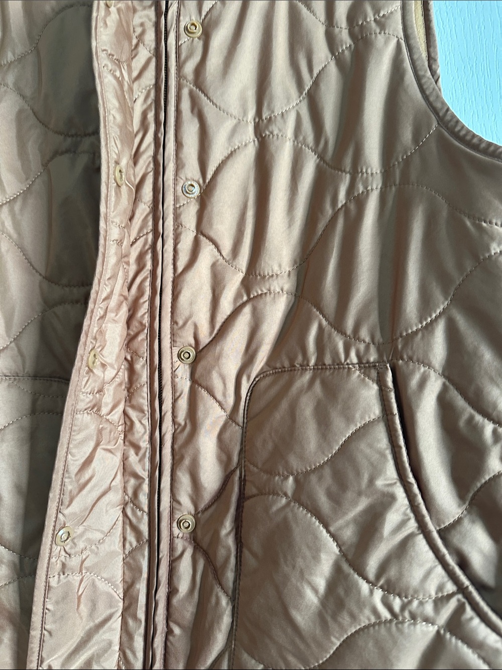 NWOT Quilted Sleeveless Vest in Tan - Picture 3 of 8